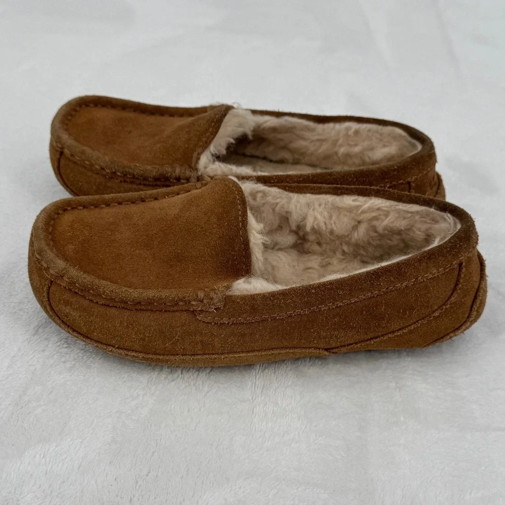 UGG Kids Ascot Suede Moccasin Slippers Chestnut Brown Sheepskin  Shoes Size 1